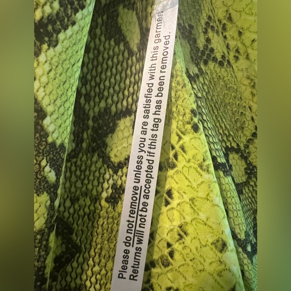 Snakeskin print neon green, cut out maxi dress (sold out on Boohoo) - Picture 8 of 9